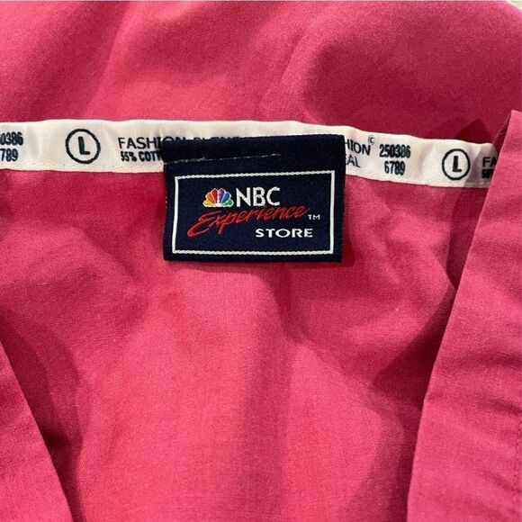 NBC Experience Store Scrub Top TV Series Unisex Large Reversible V Neck Short Sl - Picture 11 of 14